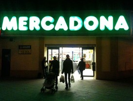 Mercadona ofrecerá sólo bolsas reutilizables y eliminará las de plástico a partir de este martes en Andalucía