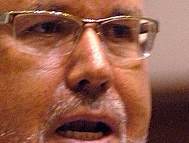 Belinda se ha disfrazado de niño