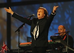 Paul McCartney interrumpe su concierto por el olor a marihuana