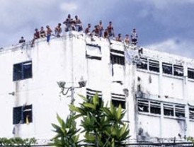 Hija de ministra también posó semi desnuda