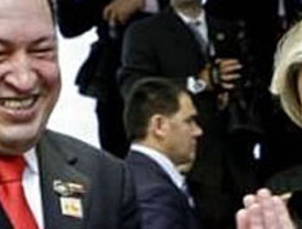 Chávez y Clinton se dan la mano en la recepción de la nueva presidenta brasileña Rousseff