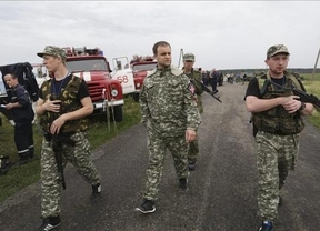 Ucrania acusa a los rebeldes de llevarse varios cadáveres del avión y destruir pruebas