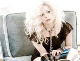 Avril Lavigne más sexy que nunca