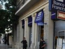 Una bomba causó destrozos en el Banco Frances