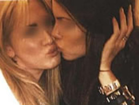 Un periódico de izquierdas italiano publica fotos de las orgías de Berlusconi