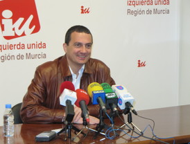 Pizarro tacha a Arenas y a Rajoy de 'irresponsables'