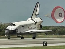 Discovery aterrizó en Florida y completó su último viaje