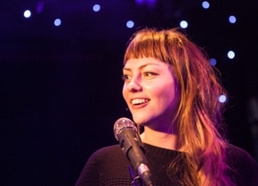 Angel Olsen, un 'coitus interruptus' por culpa de una voz maltrecha