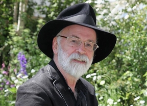 Muere Terry Pratchett, una de las grandes voces de la novela fantástica
