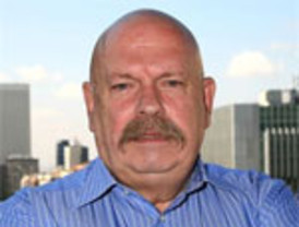 Rajoy arremete contra Zapatero: ha hecho 'el mayor recorte social' de la democracia