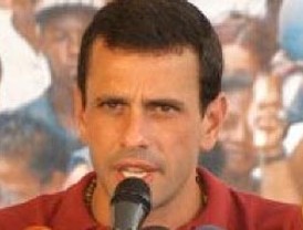 Capriles Radonski señala que emergencia por lluvias no amerita 'poderes especiales'</i