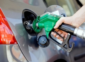 La bajada histórica del petróleo ya repercute en el precio de la gasolina: en octubre disminuyó un 3,4% 
