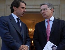 Aznar, Uribe y Vargas Llosa desdeñan a Chávez