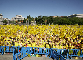4.800 castellano-manchegos pintaron de amarillo Madrid