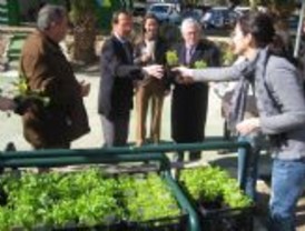 El Alcalde Cámara recorre el Campus de Espinardo para conocer la intermodalidad entre la bicicleta y el tranvía