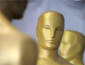 Ricky Gervais propone un discurso alternativo en la gala de los Oscar a James Branco y Anne Hathaway
