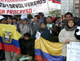 Ecuatorianos evalúan bien a España y a EE.UU.: encuesta