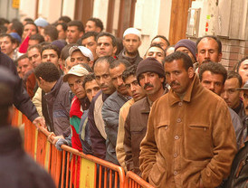 El Govern agilizará los papeles a los inmigrantes con voluntad de arraigo en Cataluña