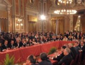 Del Castillo negó participación en negociado de contratos petroleros, respaldado por el Apra