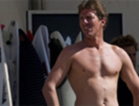 El dengue se lleva por delante a todo un forzudo: el tricampeón mundial de surf Andy Irons