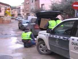 Guardia Civil sorprende a dos personas trasladando 47,5 kilos de hachís por la A-7, a la altura de Santomera