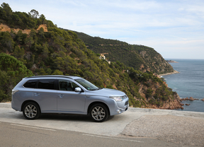 EL NUEVO MITSUBISHI OUTLANDER PHEV BATE RÉCORS EN HOLANDA 