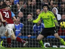 Chelsea deja ir la victoria ante Aston Villa y empata 3-3