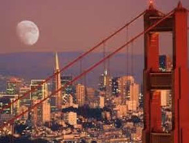 Cosas raras en la prensa dominical...