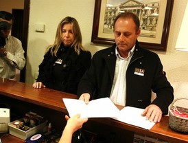 Los padres de Marta piden en el Congreso la cadena perpetua