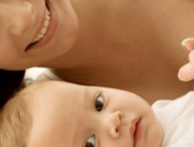 La Eurocámara aprueba ampliar a 20 semanas la baja por maternidad