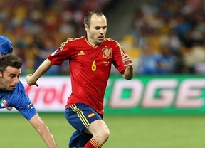 Iniesta cambia la gloria del gol de la final por el título de mejor jugador de la Eurocopa