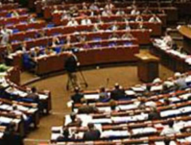 Valcárcel y su séquito en Bruselas, en tanto la Región va camino del colapso