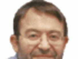 Griñán aconseja a los ciudadanos que, antes de irse a la playa, acudan a votar