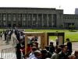 Unas sesenta mil personas desfilaron frente al féretro de Pinochet