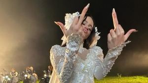 Rosalía lanza una nueva versión ampliada de 'Lux' y nuevo videoclip