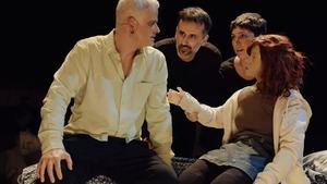 Crítica de la obra de teatro 'Adolescencia infinita': "Acéptame, confía en mí y respétame"