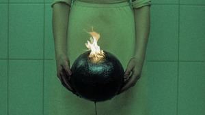 Crítica de la obra de teatro 'Cómo hacer una bomba en la cocina de tu mamá'