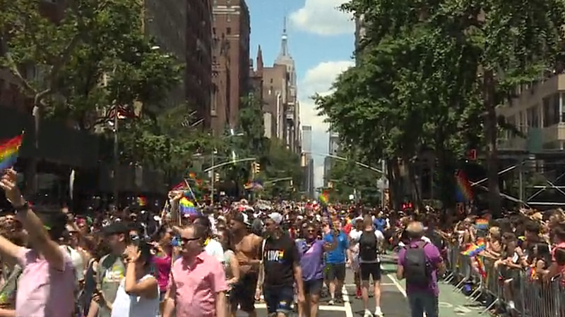 Marcha masiva en Nueva York para celebrar el Orgullo Gay
