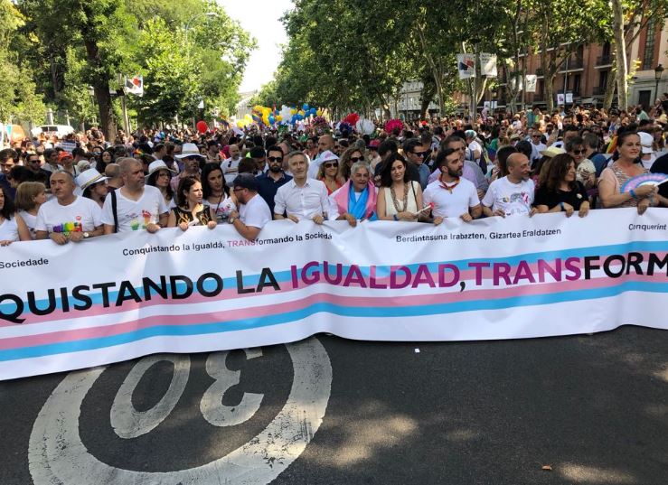 Marlaska y Montón encabezan la marcha del Orgullo 2018