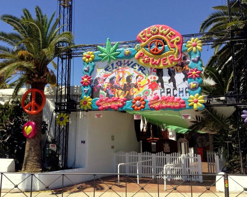 Un año más la flower power de Ibiza