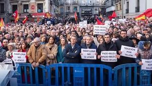 UPN, PP y Vox claman en las calles de Pamplona contra el "pacto encapuchado" entre PSOE y Bildu