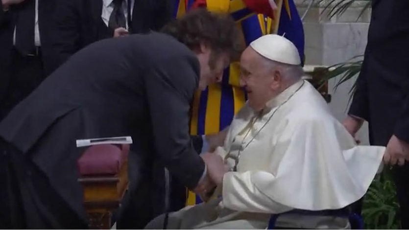 Javier Milei saluda al Papa Francisco