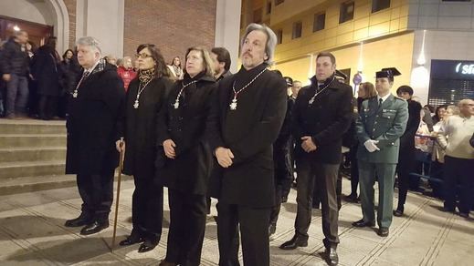 Pedro Muñoz, en el centro de la imagen, durante una procesión en Ponferrada