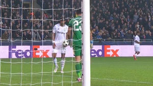 El vídeo viral del penalti del Aston Villa en Champions: ¿el más tonto de la historia?