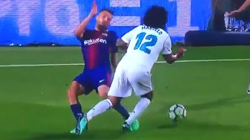 Messi y el árbitro impiden al Madrid ganar un Clásico muy caliente (2-2): todas las jugadas clave en vídeo