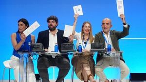 El PP aprueba su ponencia política: límites en los pactos con partidos y nuevas primarias en "la casa común"