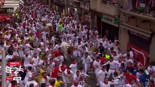 Imagen del primer encierro de los San Fermines 2025