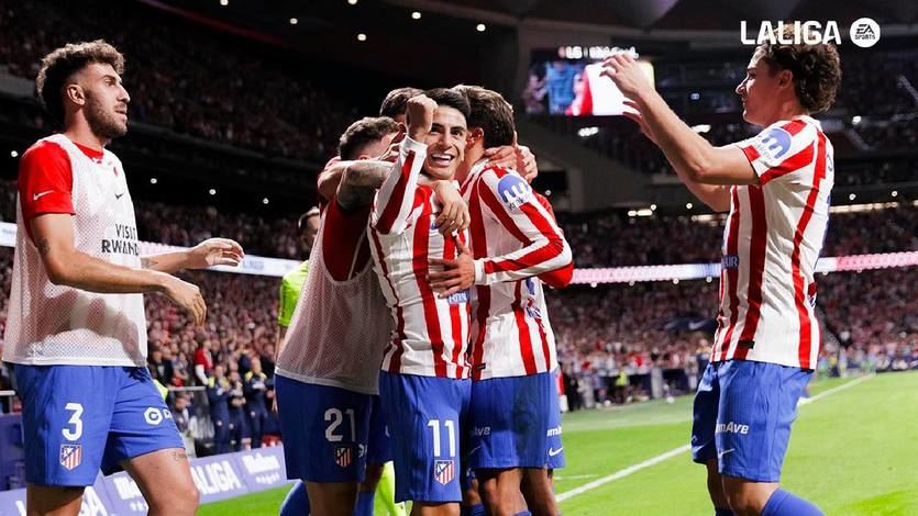 Jugadores del Atleti celebran el gol de Almada