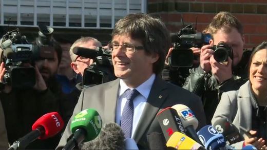 Puigdemont apela al diálogo tras salir de prisión: 