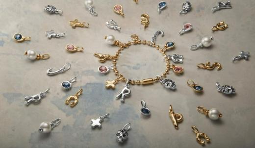 Completa tu look veraniego con lo último en pulseras para mujer